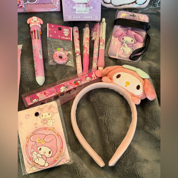 🩷Sanrio My Melody Knit Tote Bag & 20 + Accessories Bundle - Picture 6 of 7